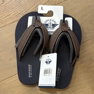 BNWT Boys Dockers Thong Sandals L 2-3